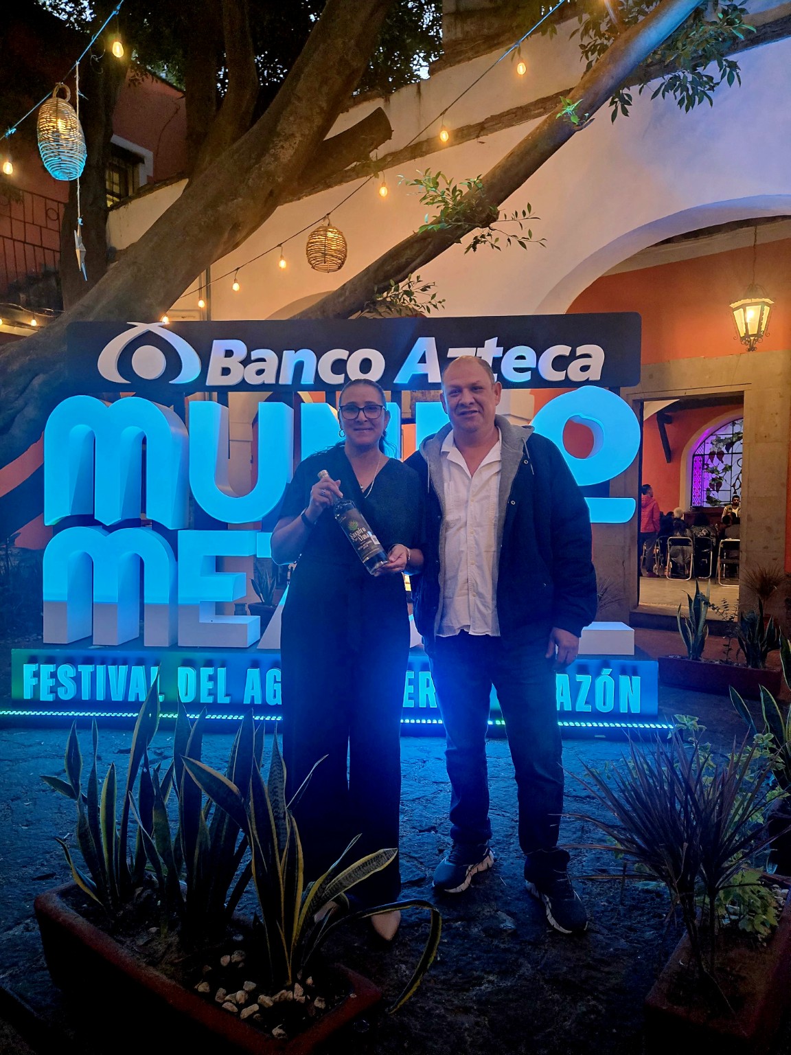 Gloria Rodriguez y Guillermo Acosta, creadores de Suspiro del Alma, en la celebración de la premiación